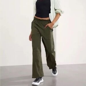 Athleta Trekkie High Rise Parachute Pant Aspen Olive Size 12